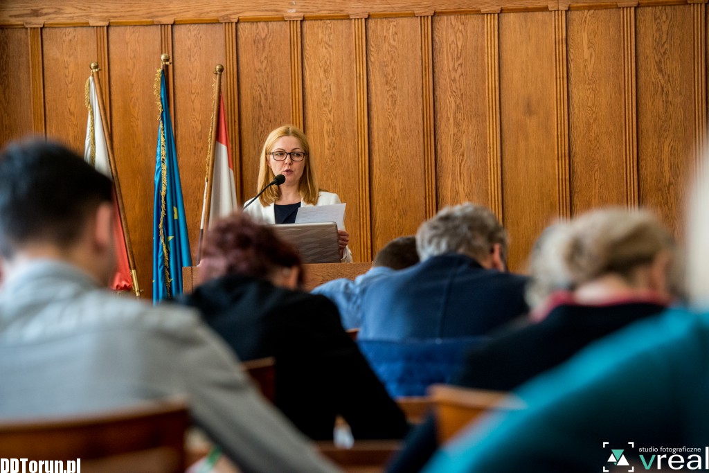 Dyktando w urzędzie marszałkowskim