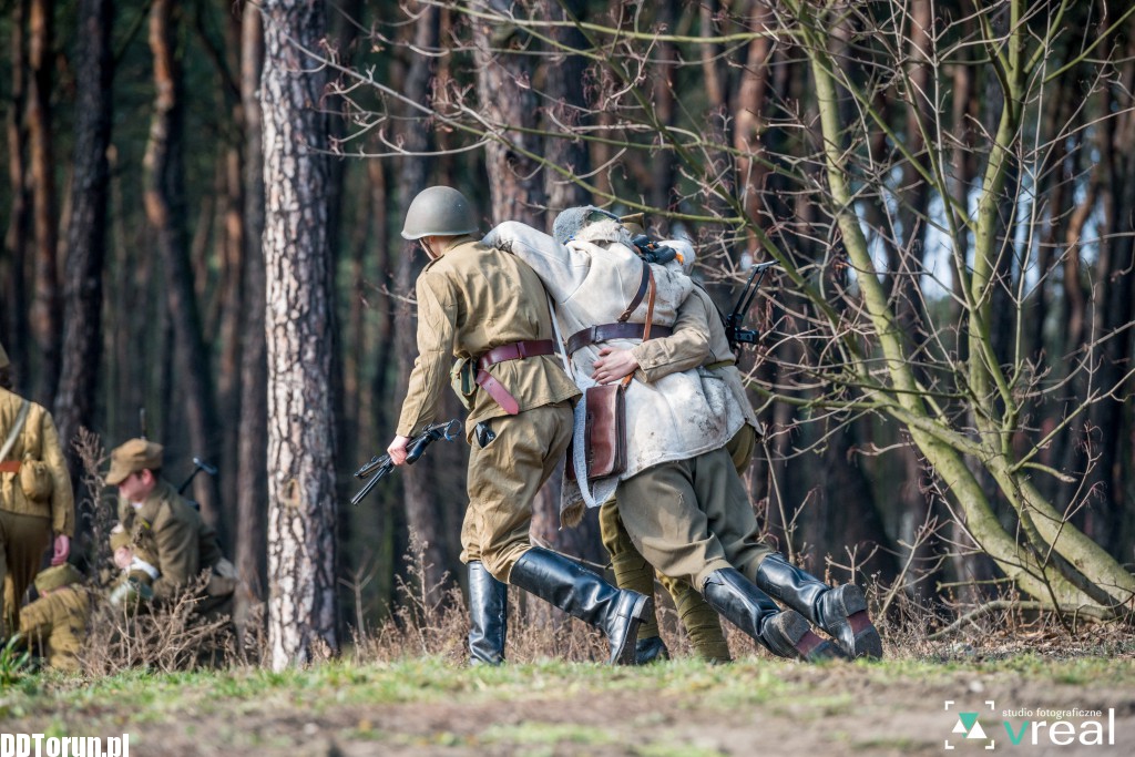 Inscenizacja przed biegiem Tropem Wilczym