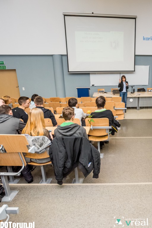 Mowa ciała w Wyższej Szkole Bankowej