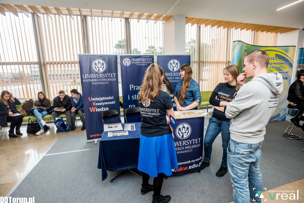 Targi Edukacyjne w auli UMK