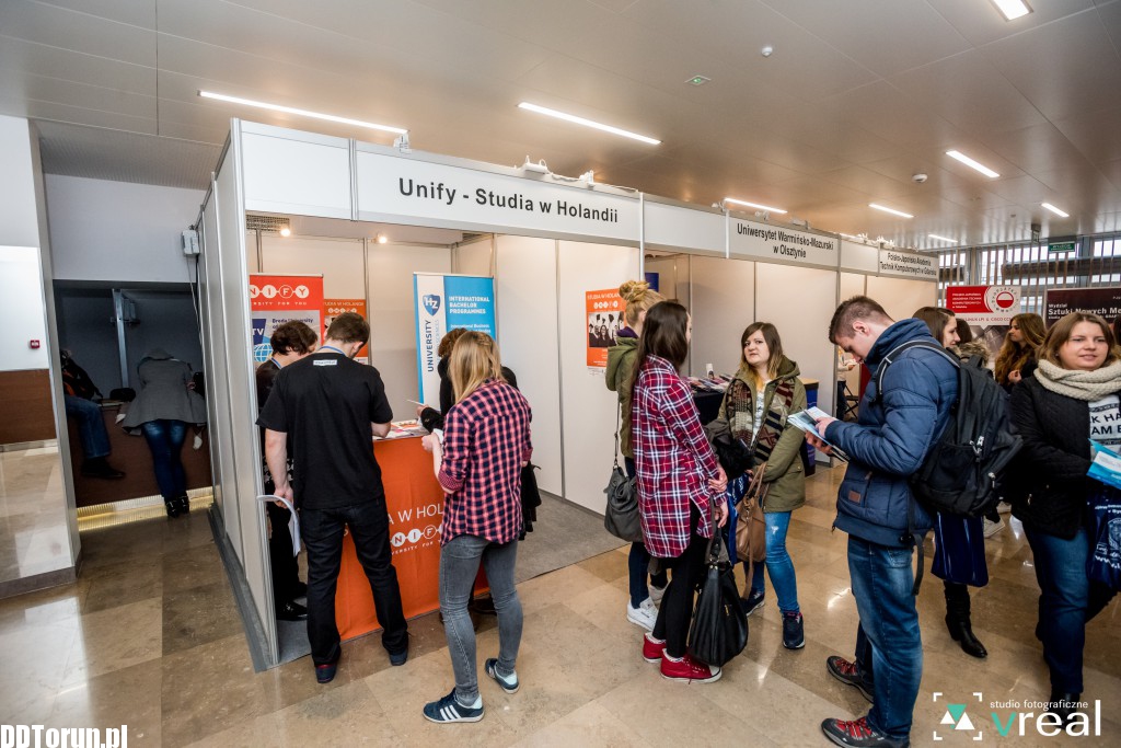 Targi Edukacyjne w auli UMK