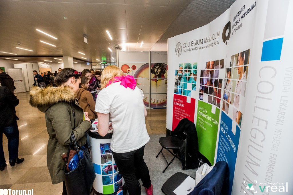 Targi Edukacyjne w auli UMK