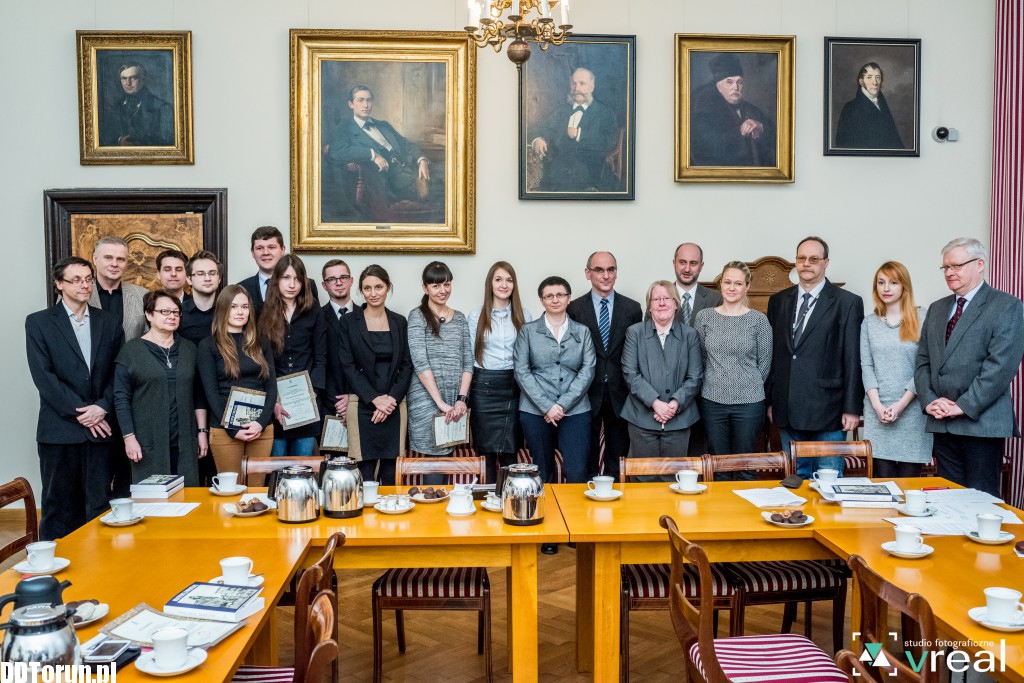 Młodzi naukowcy z nagrodami