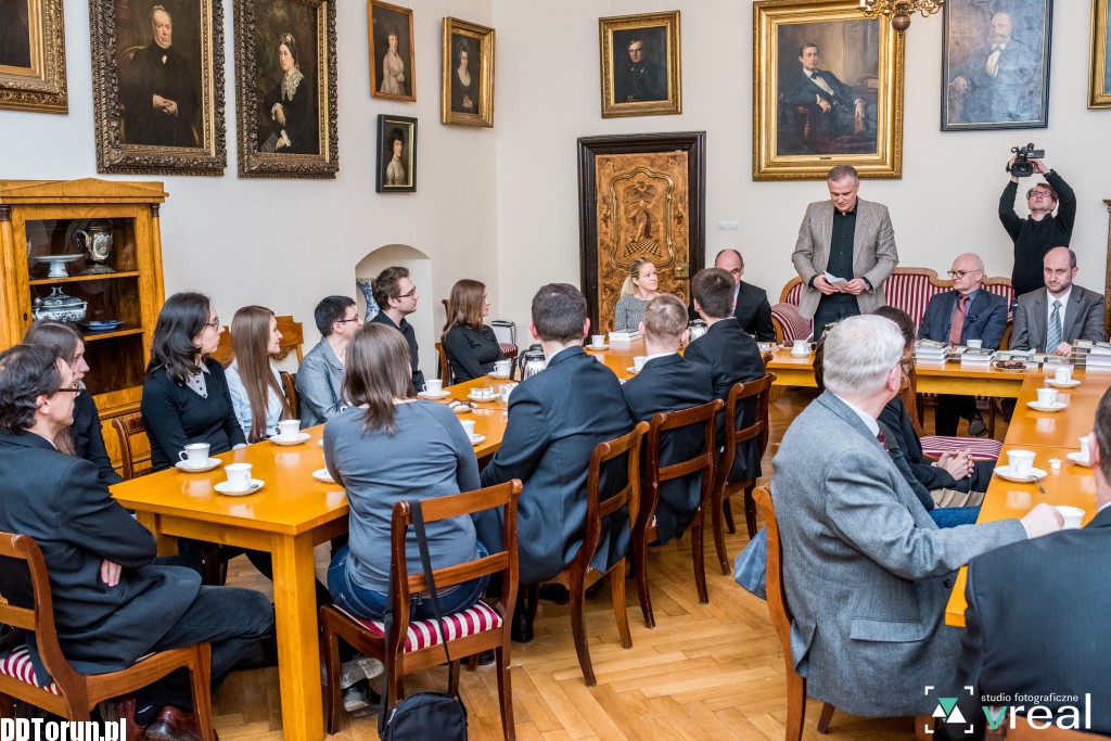 Młodzi naukowcy z nagrodami