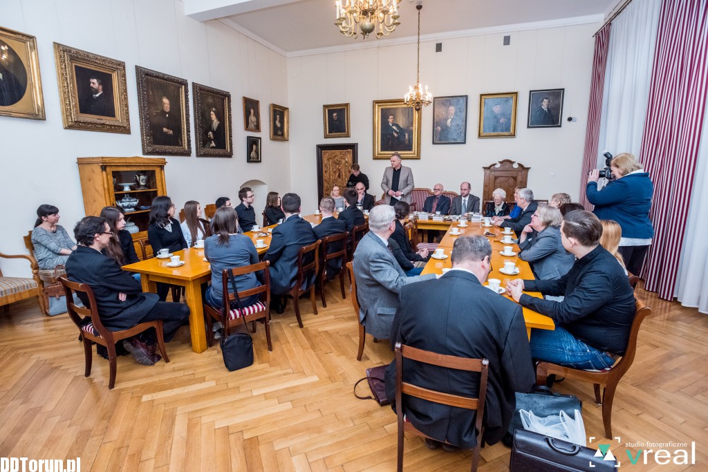 Młodzi naukowcy z nagrodami