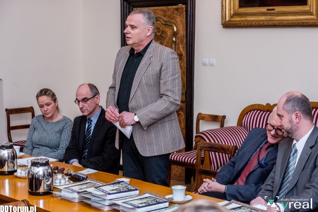 Młodzi naukowcy z nagrodami