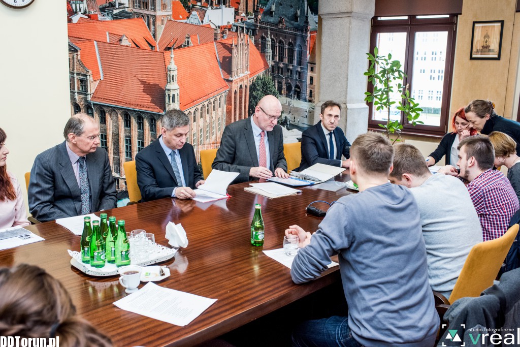 Władze o przygotowaniu programu 500+