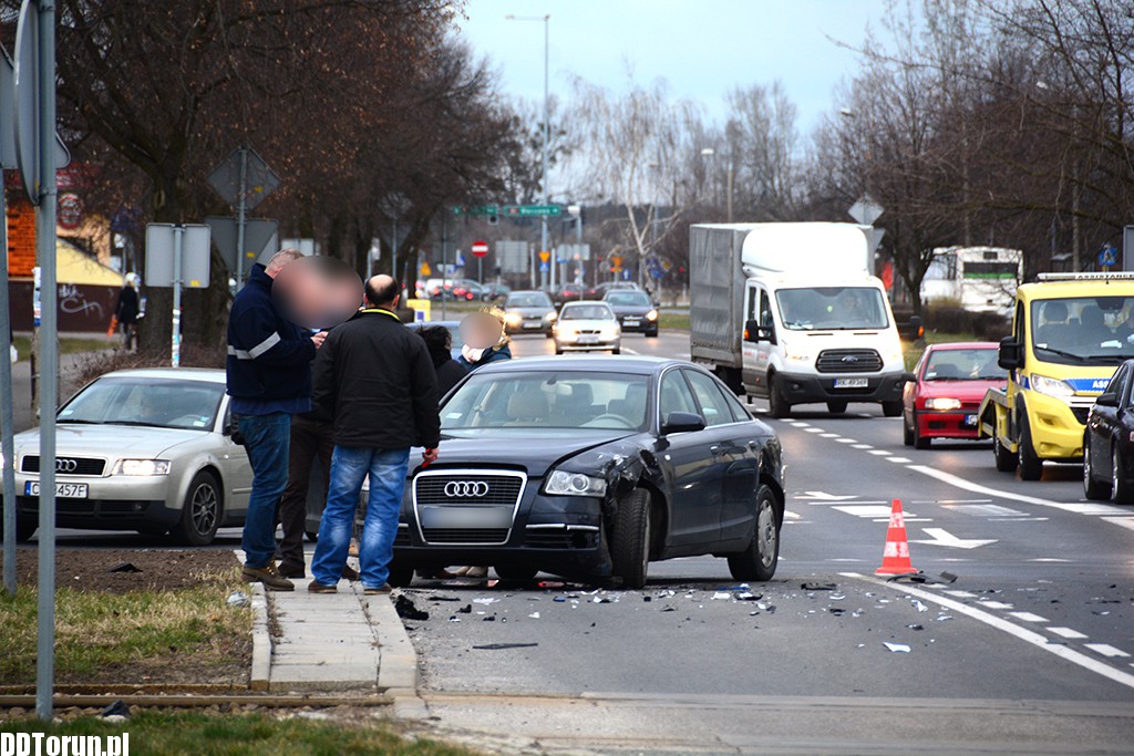 Groźna kolizja na osiedlu Na Skarpie