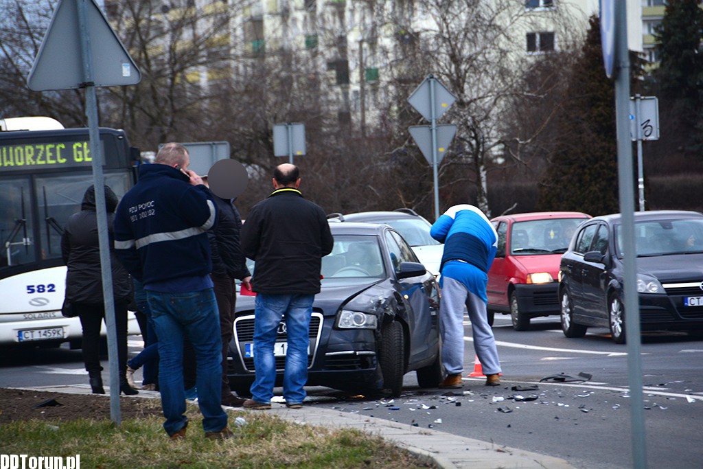 Groźna kolizja na osiedlu Na Skarpie