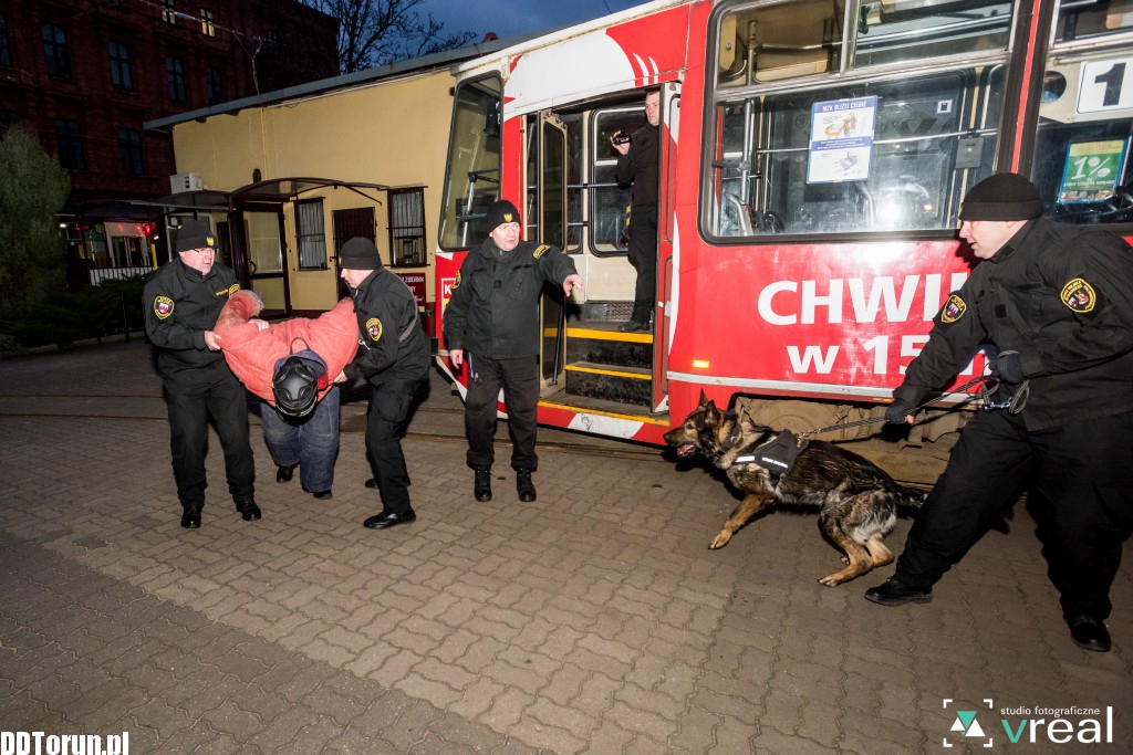 Straż miejska - szkolenie walki w tramwajach