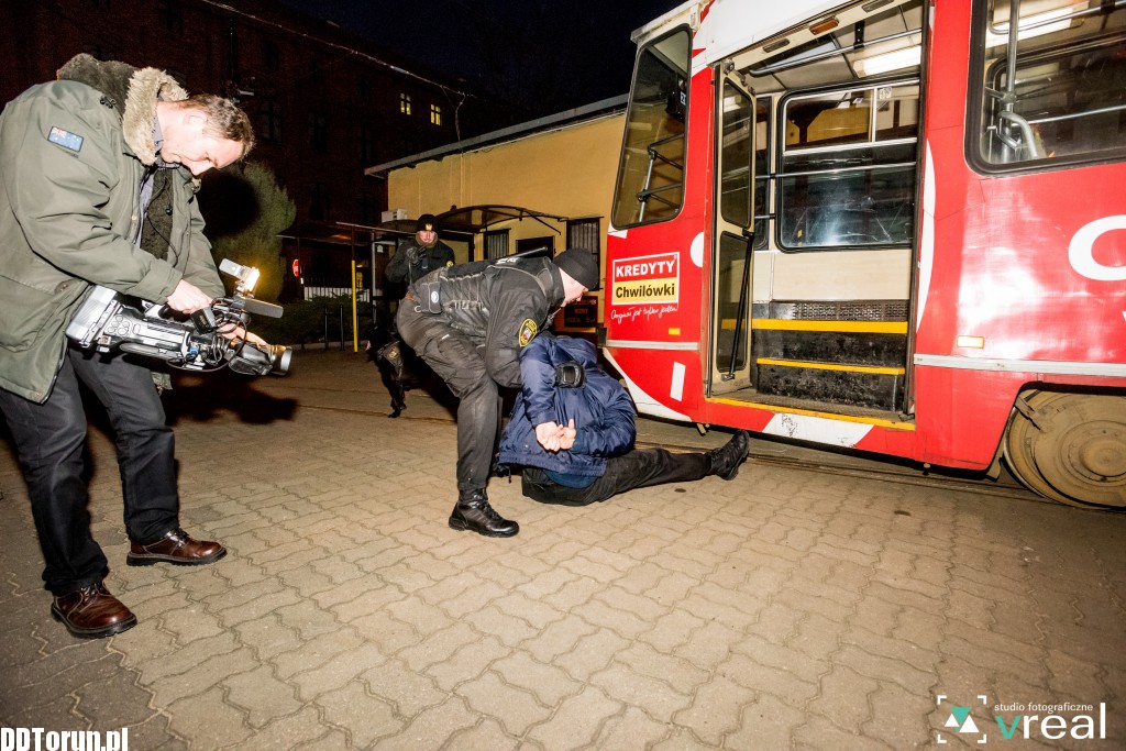 Straż miejska - szkolenie walki w tramwajach