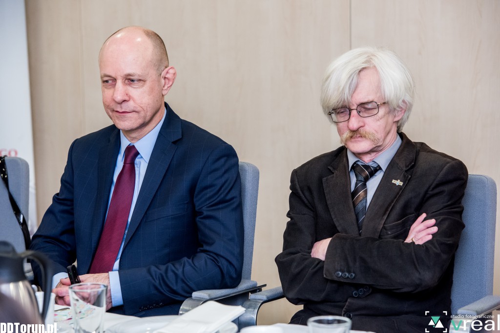 Marszałek przepytuje dziennikarzy