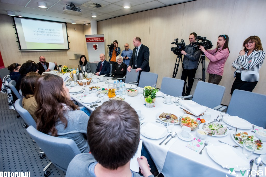 Marszałek przepytuje dziennikarzy