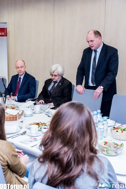 Marszałek przepytuje dziennikarzy