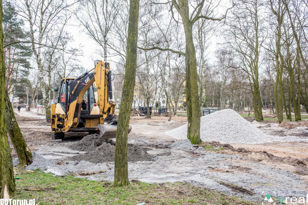 Park na Skarpie nabiera rumieńców