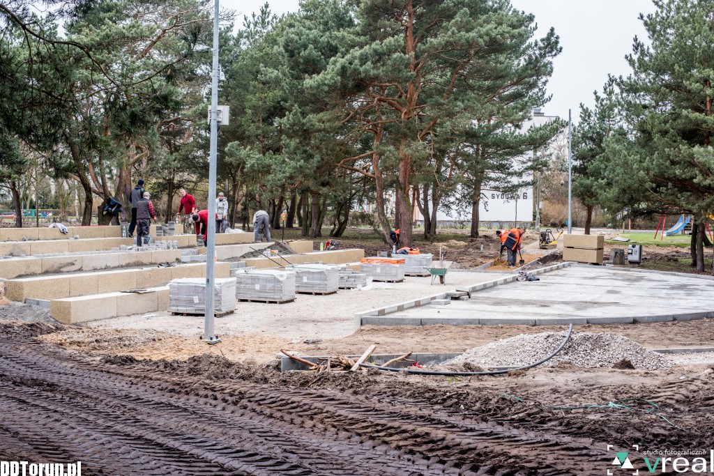 Park na Skarpie nabiera rumieńców