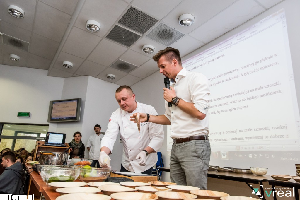 Karol Okrasa w krzyżackiej kuchni festiwalu