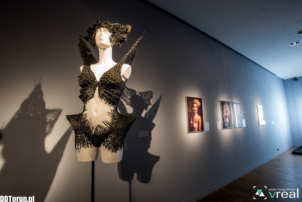 Wystawa Art Next To Fashion w CSW