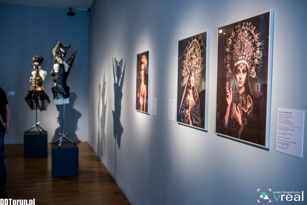 Wystawa Art Next To Fashion w CSW