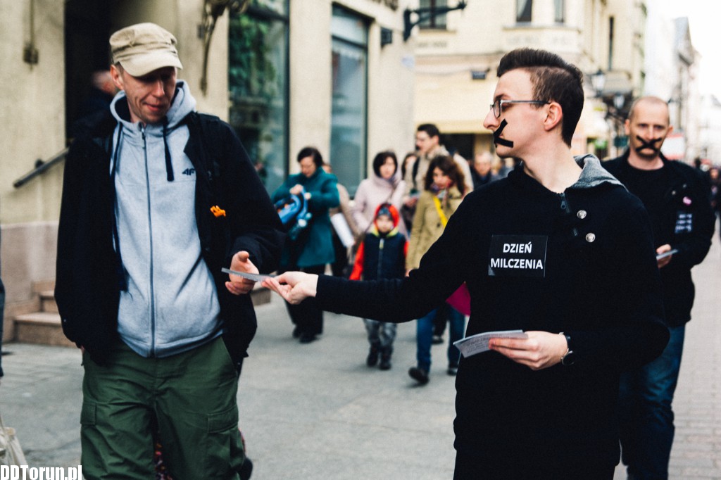 Dzień Milczenia na toruńskiej starówce
