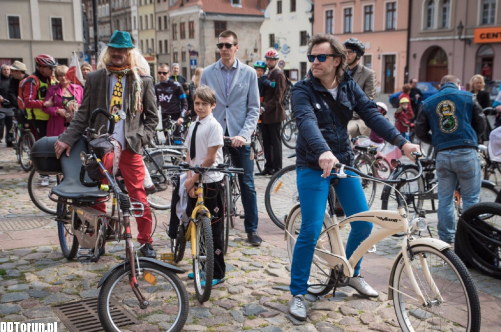 Cała masa eleganckich cyklistów