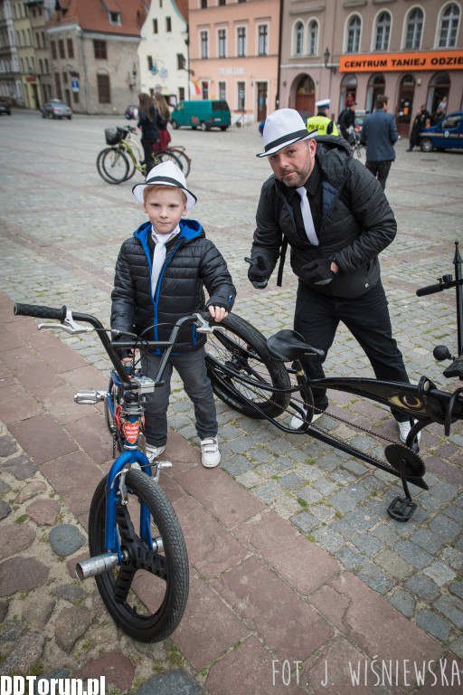 Cała masa eleganckich cyklistów
