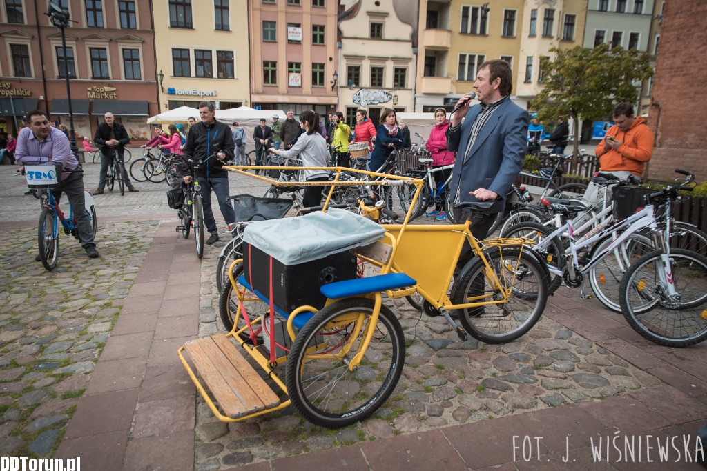 Cała masa eleganckich cyklistów