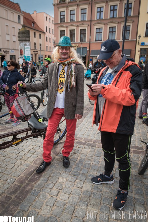 Cała masa eleganckich cyklistów