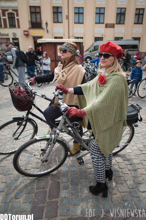 Cała masa eleganckich cyklistów