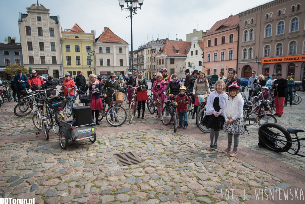 Cała masa eleganckich cyklistów