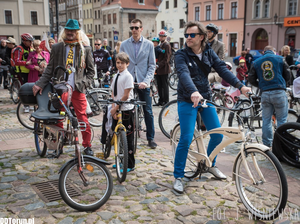 Cała masa eleganckich cyklistów
