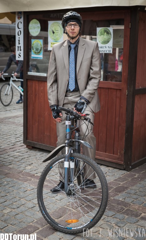 Cała masa eleganckich cyklistów