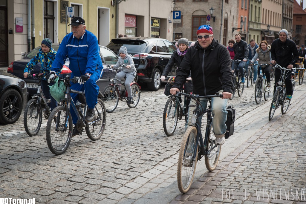 Cała masa eleganckich cyklistów