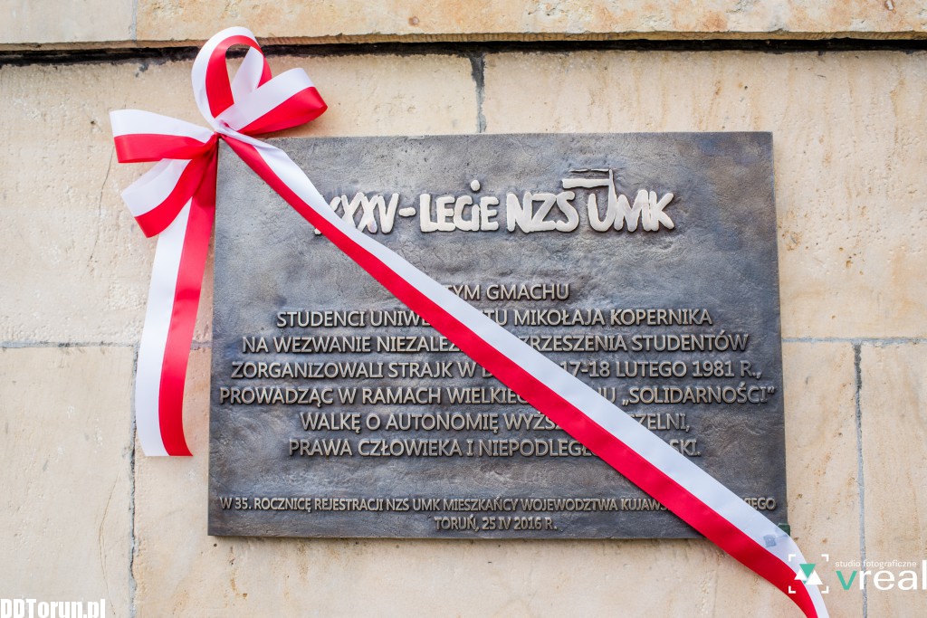Uroczyste odsłonięcie tablicy