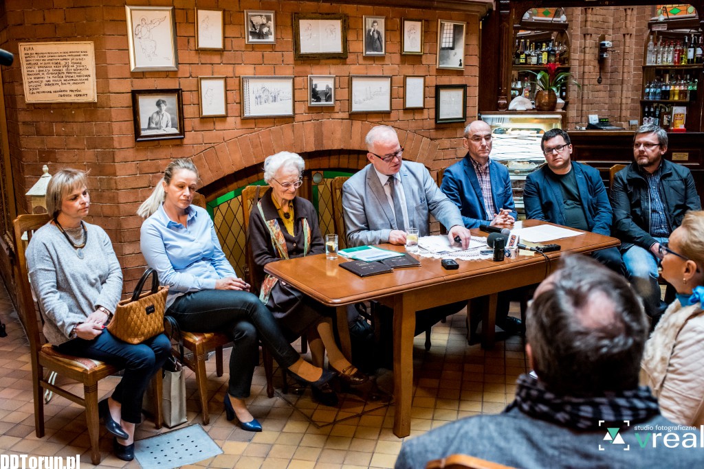 Toruńscy naukowcy bronią UMK