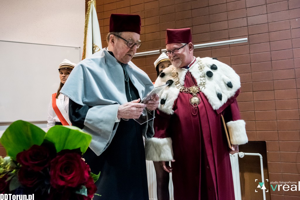 Profesor Dembiński z wyróżnieniem