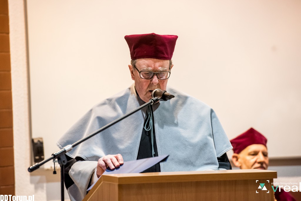 Profesor Dembiński z wyróżnieniem