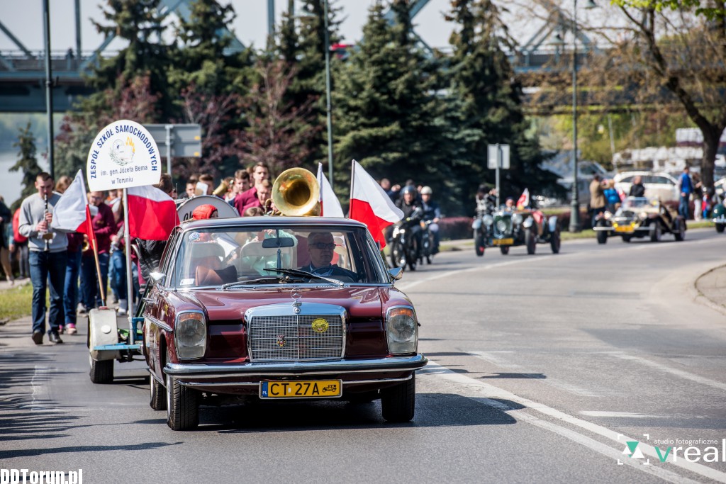 Klasyki motoryzacji na Dzień Flagi