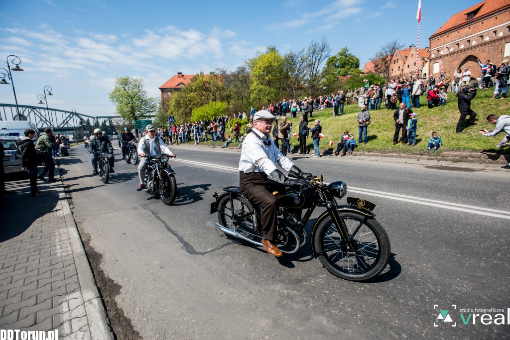 Klasyki motoryzacji na Dzień Flagi