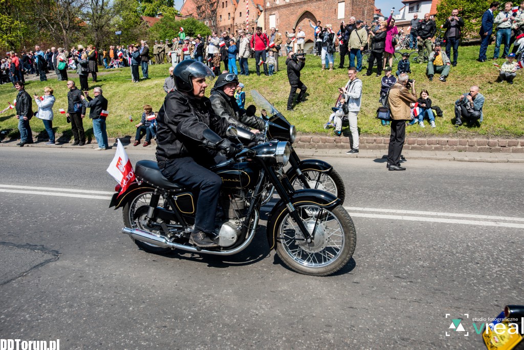 Klasyki motoryzacji na Dzień Flagi