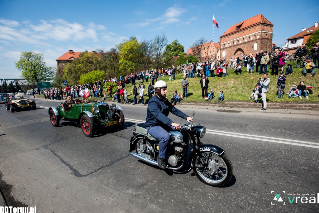 Klasyki motoryzacji na Dzień Flagi