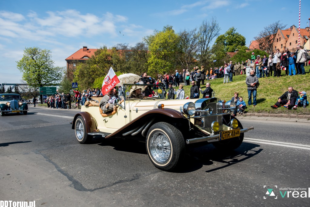 Klasyki motoryzacji na Dzień Flagi