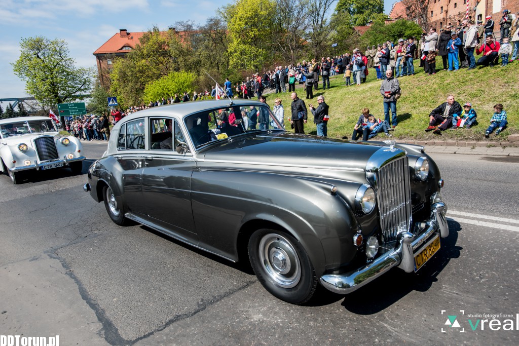 Klasyki motoryzacji na Dzień Flagi