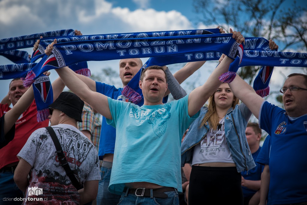Pomorzanin wygrywa po karnych