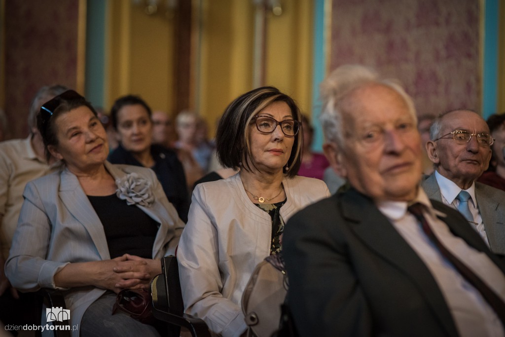 Herbatka u Bułata w Dworze Artusa