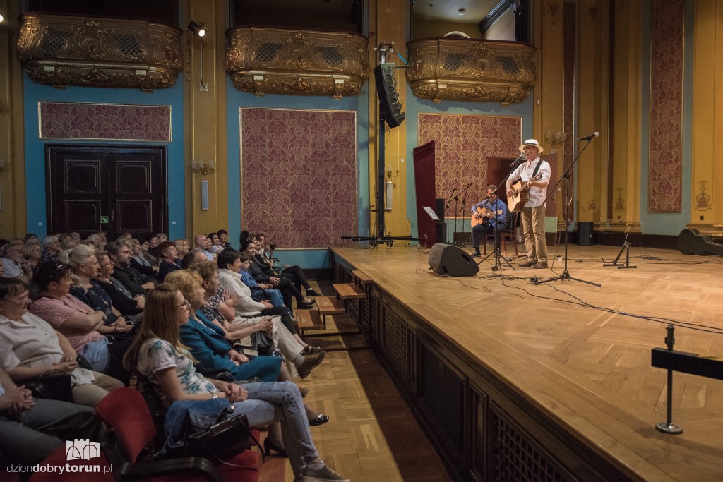Herbatka u Bułata w Dworze Artusa
