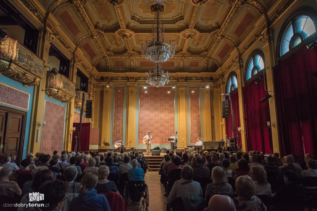 Herbatka u Bułata w Dworze Artusa