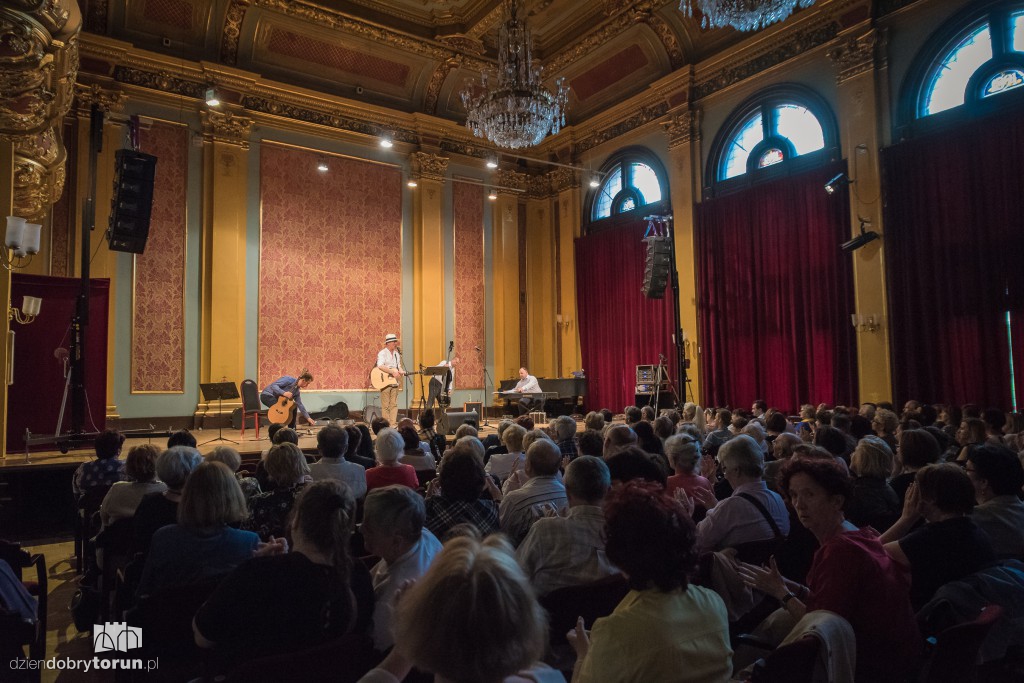 Herbatka u Bułata w Dworze Artusa