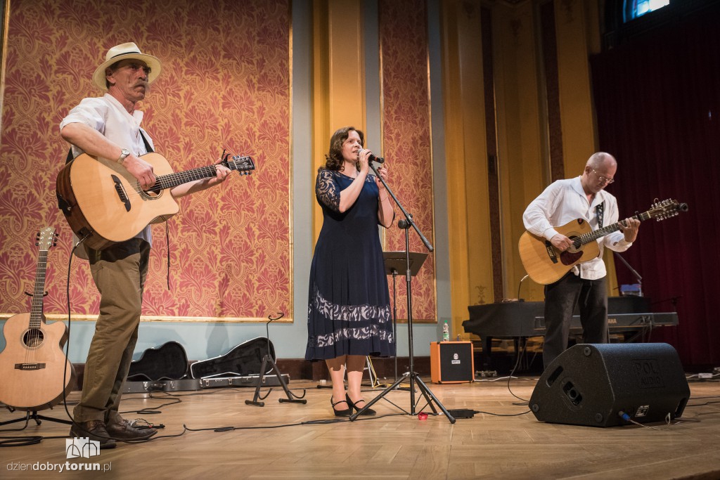 Herbatka u Bułata w Dworze Artusa