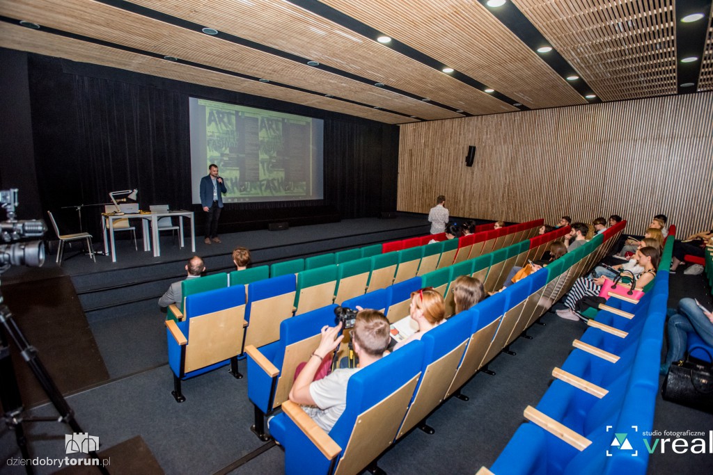 Konferencja Art is Next to Fashion